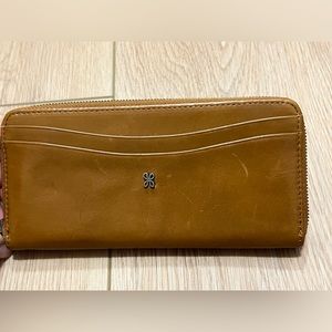 Hobo Max Large Zip Around in Truffle